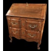 Bureau dit « Scriban » de style Louis XV en bois fruitier ouvrant par un abattant découvrant quatre tiroirs et trois niches. | Biron 