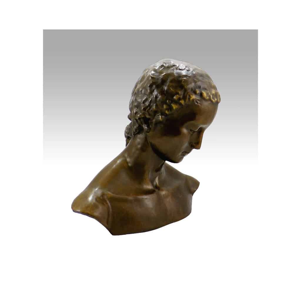 Sculpture d’un visage tête incliné en bronze patiné, Art contemporain, XXIème siècle. | Biron 