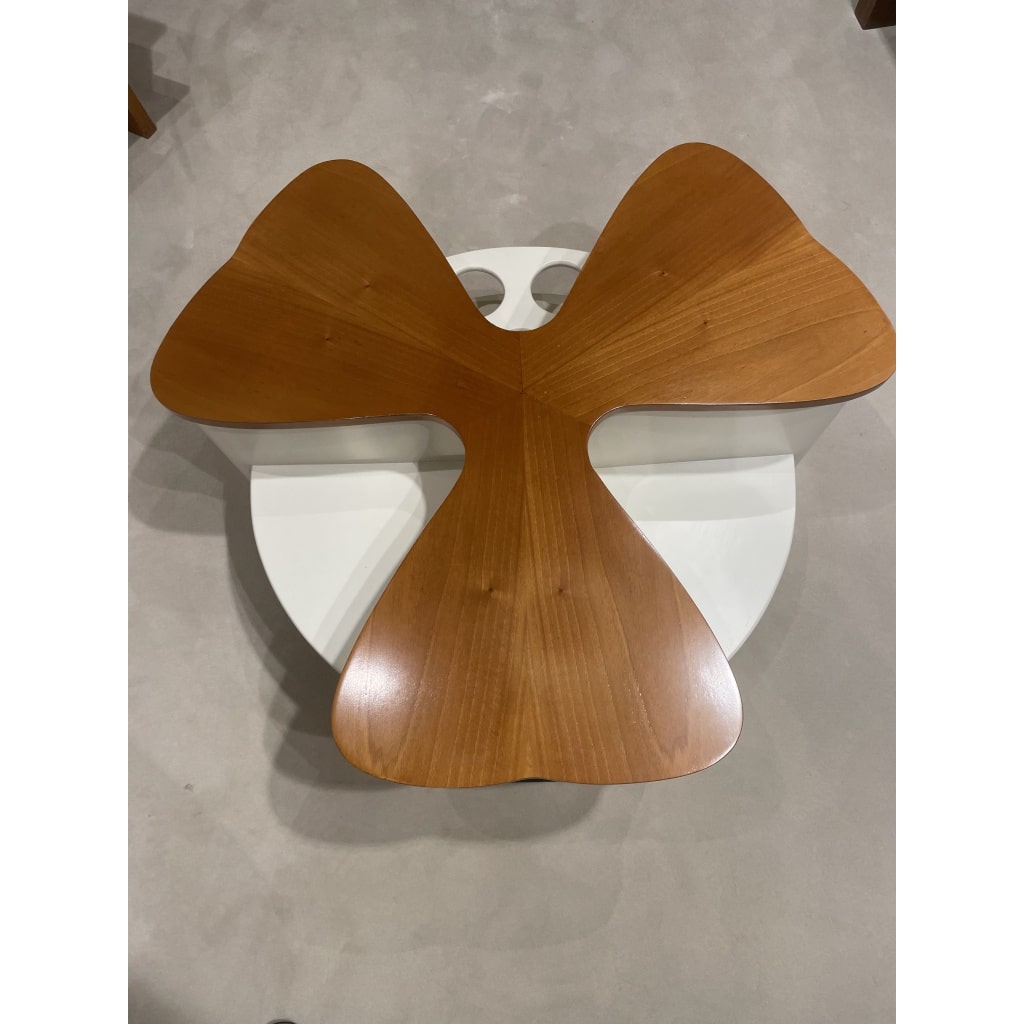 Table basse – bar en forme de trèfle en noyer et laque blanche | Biron 