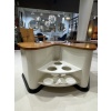 Table basse – bar en forme de trèfle en noyer et laque blanche | Biron 