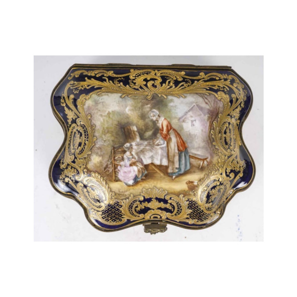 Boîte En Porcelaine Dans Le Goût De Sèvres – XIXe Siècle | Biron 