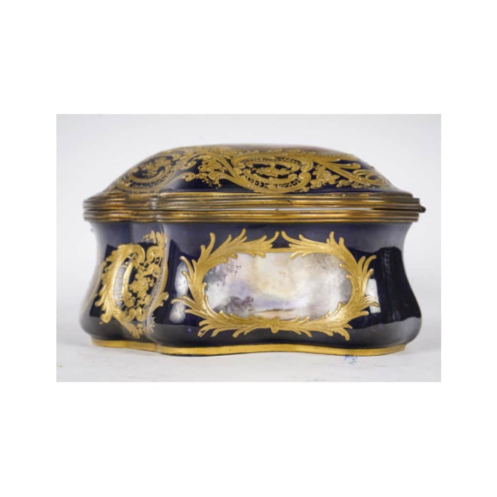 Boîte En Porcelaine Dans Le Goût De Sèvres – XIXe Siècle | Biron 