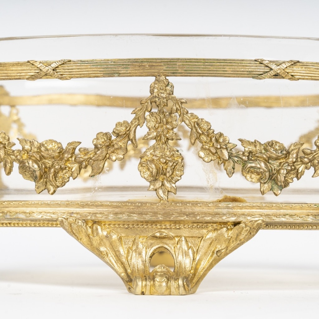 Elegante Coupe Ou Centre De Table En Cristal Et Bronze Doré, Style Louis XVI, Fin XIXème Siècle | Biron 