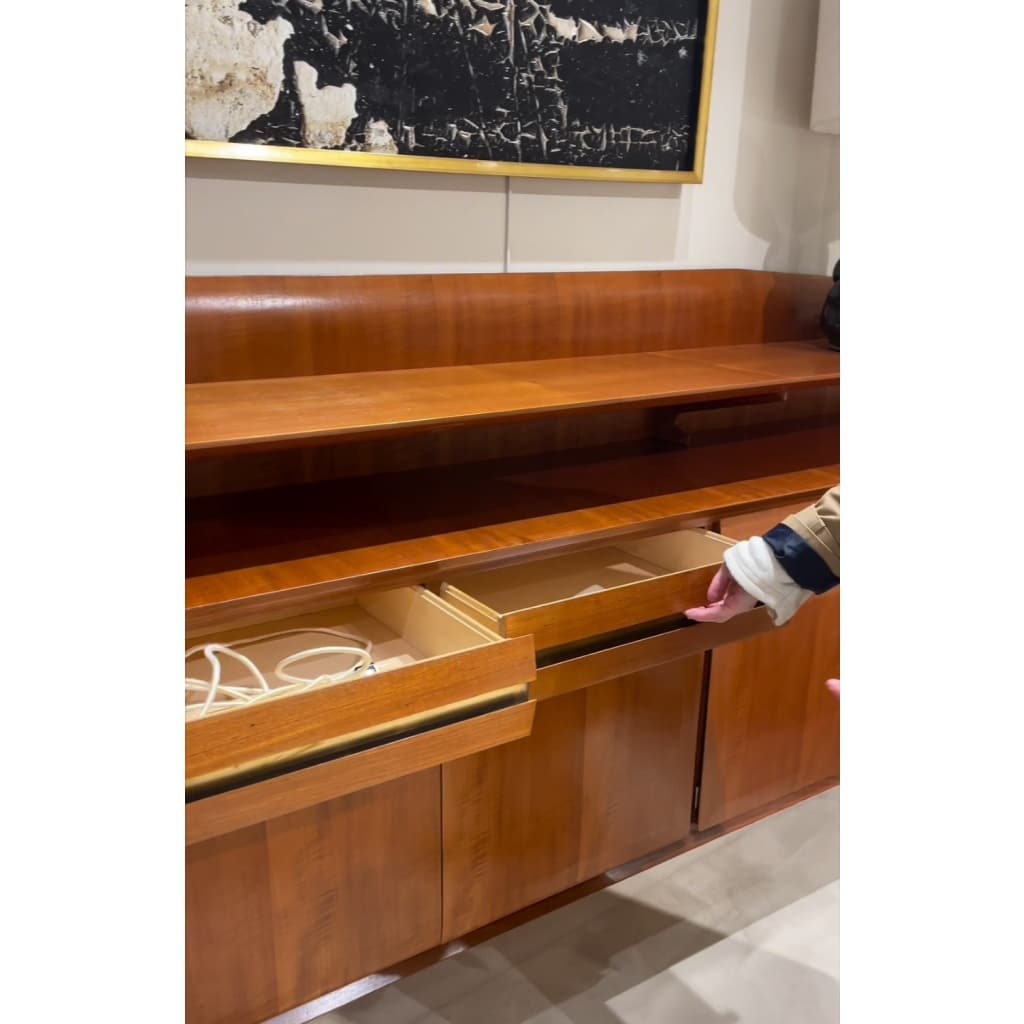 Enfilade suspendue en noyer et laiton | Biron 