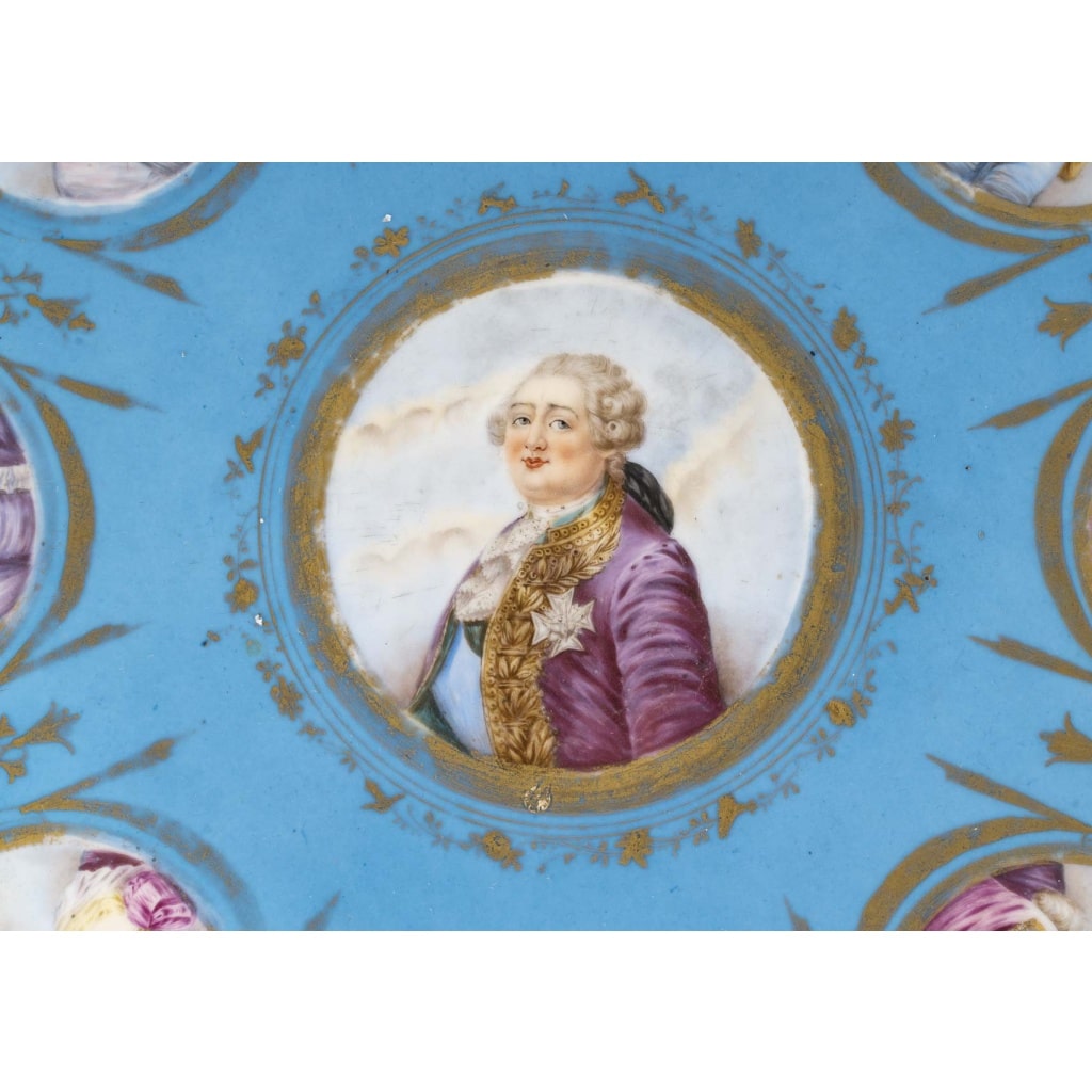Guéridon En Bronze Doré Et Porcelaine De Sèvres, Style Louis XVI | Biron 