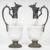Paire De Carafes En Cristal Gravé Et Une Monture En Métal Argenté. | Biron 