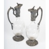 Paire De Carafes En Cristal Gravé Et Une Monture En Métal Argenté. | Biron 