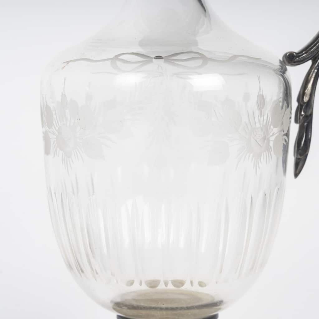 Paire De Carafes En Cristal Gravé Et Une Monture En Métal Argenté. | Biron 