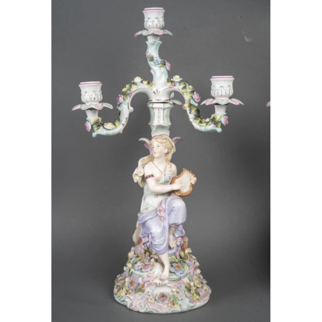 Paire De Candélabres En Porcelaine Dans Le Goût De Meissen, XIXème Siècle. | Biron 