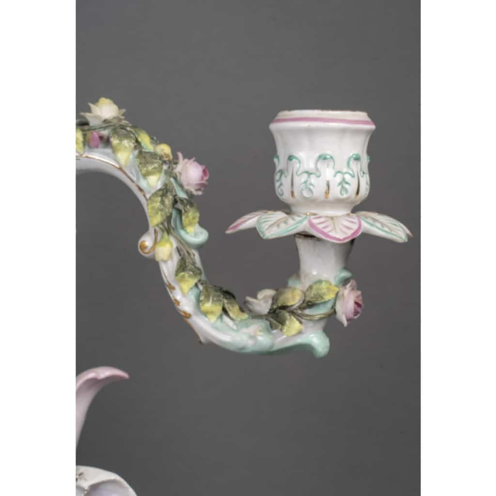 Paire De Candélabres En Porcelaine Dans Le Goût De Meissen, XIXème Siècle. | Biron 