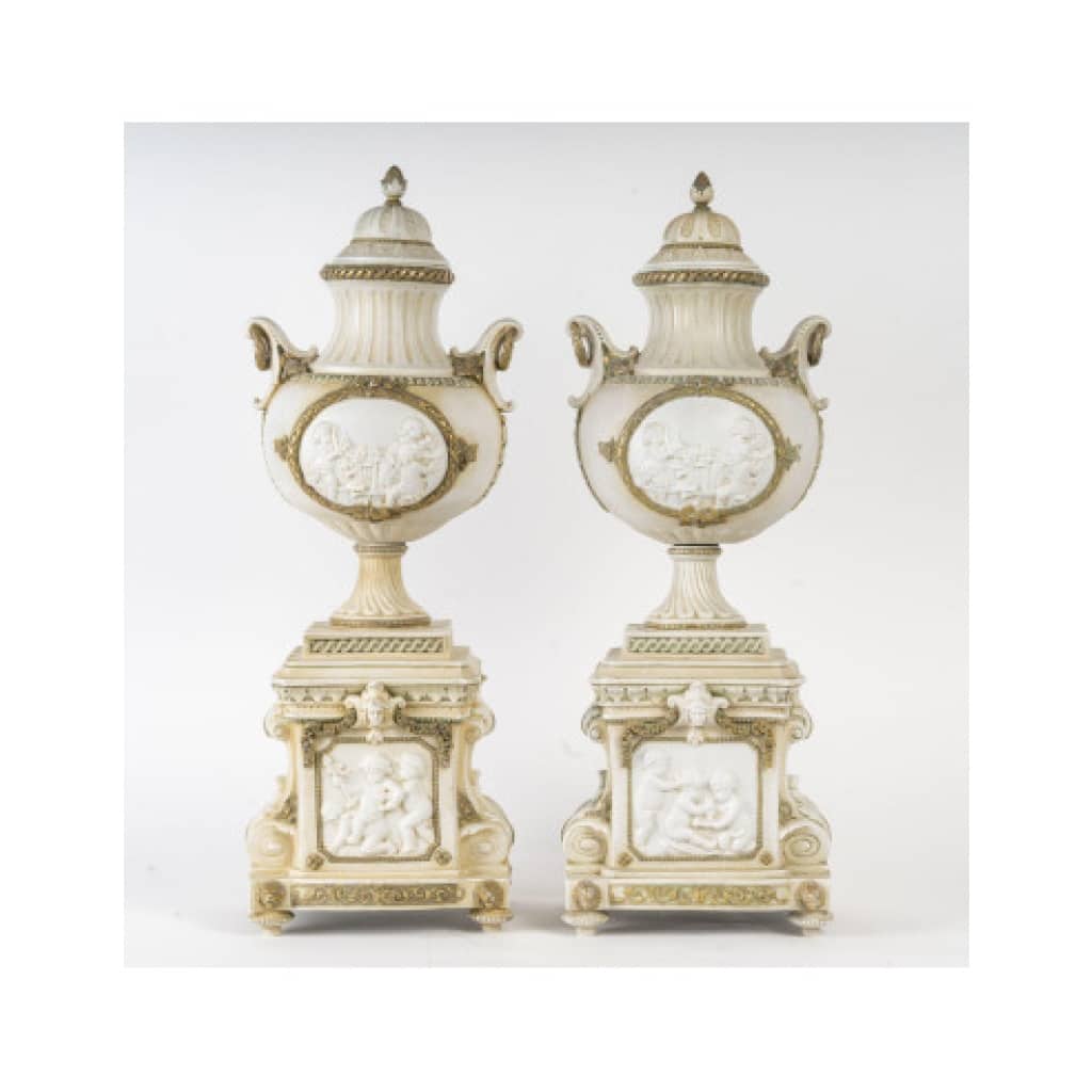 Paire de vases en biscuit et porcelaine – Époque XIXe siècle | Biron 