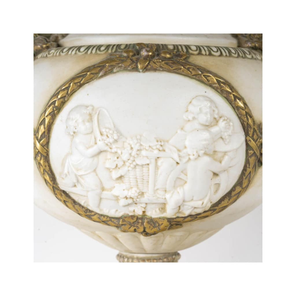Paire de vases en biscuit et porcelaine – Époque XIXe siècle | Biron 