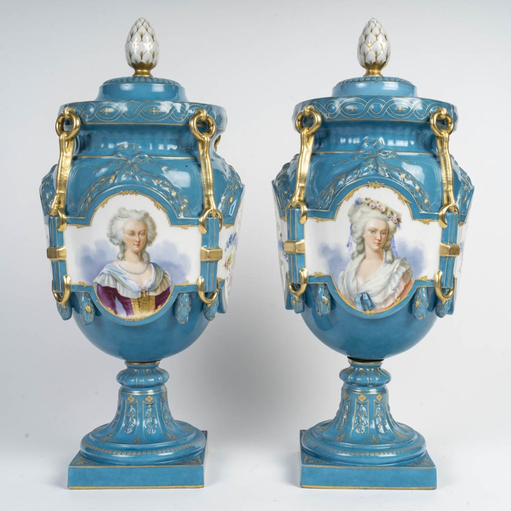 Pair of polychrome and gilded porcelain vases, XIXth century | Biron