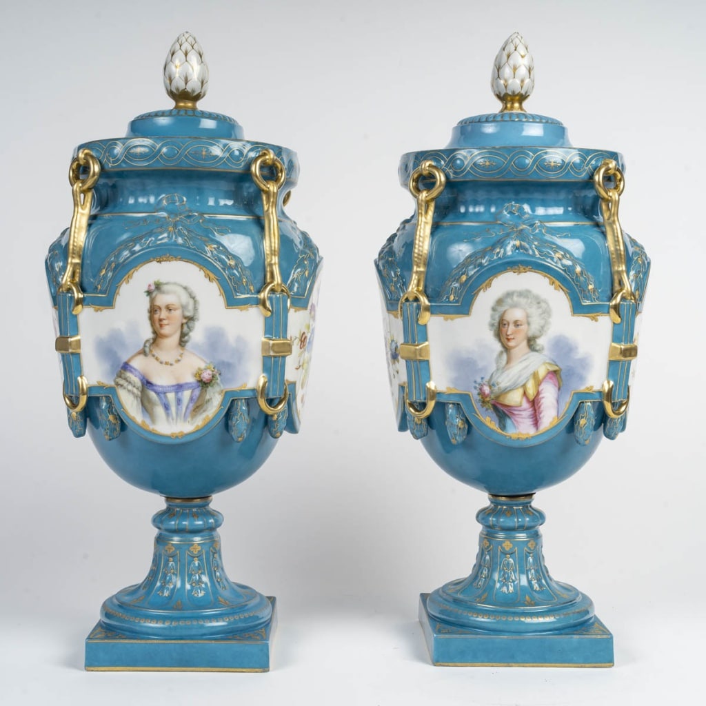 Pair of polychrome and gilded porcelain vases, XIXth century | Biron