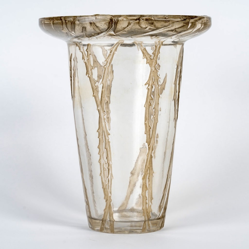 Vase "Bordure Epines" verre blanc patiné sépia de René LALIQUE 