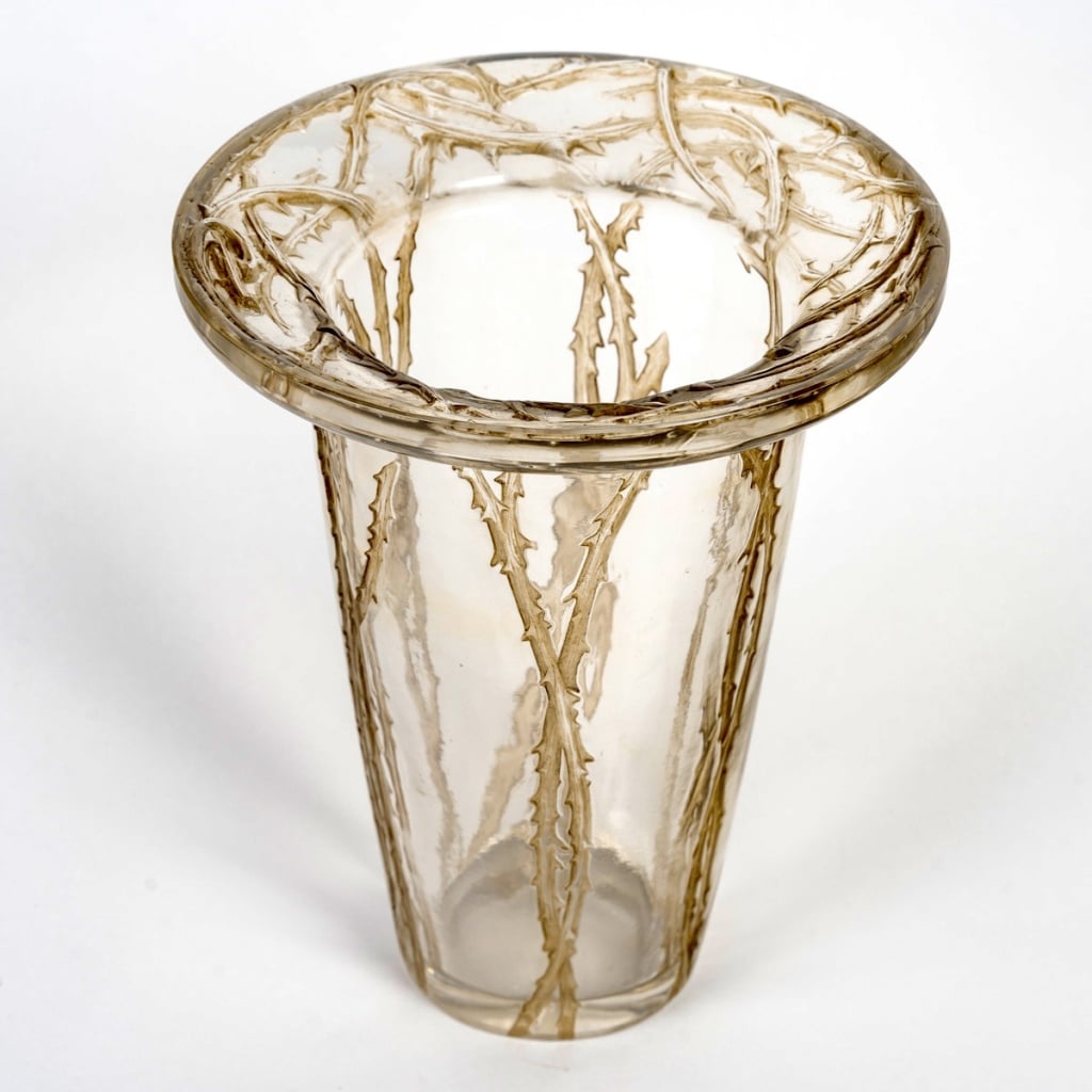 Vase "Bordure Epines" verre blanc patiné sépia de René LALIQUE 