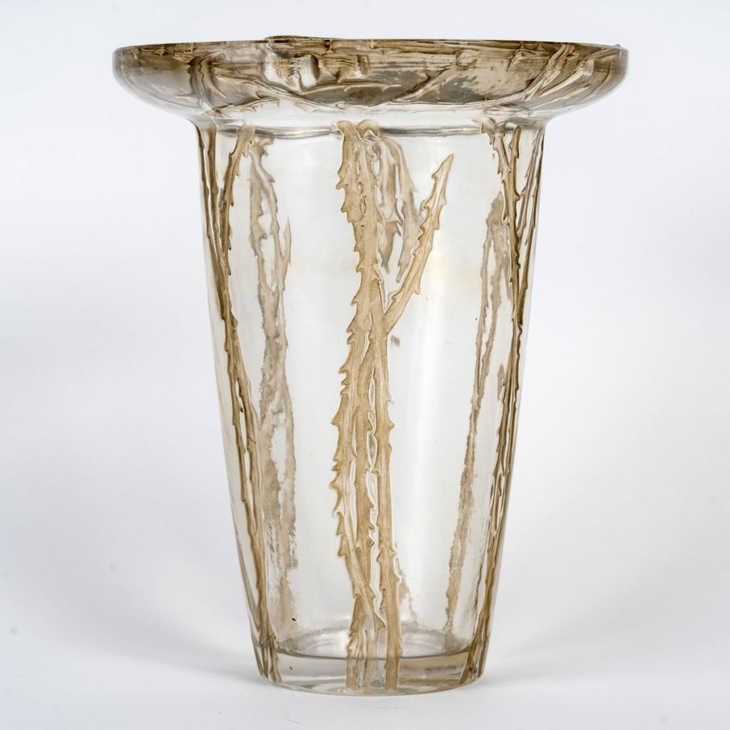 Vase "Bordure Epines" verre blanc patiné sépia de René LALIQUE 