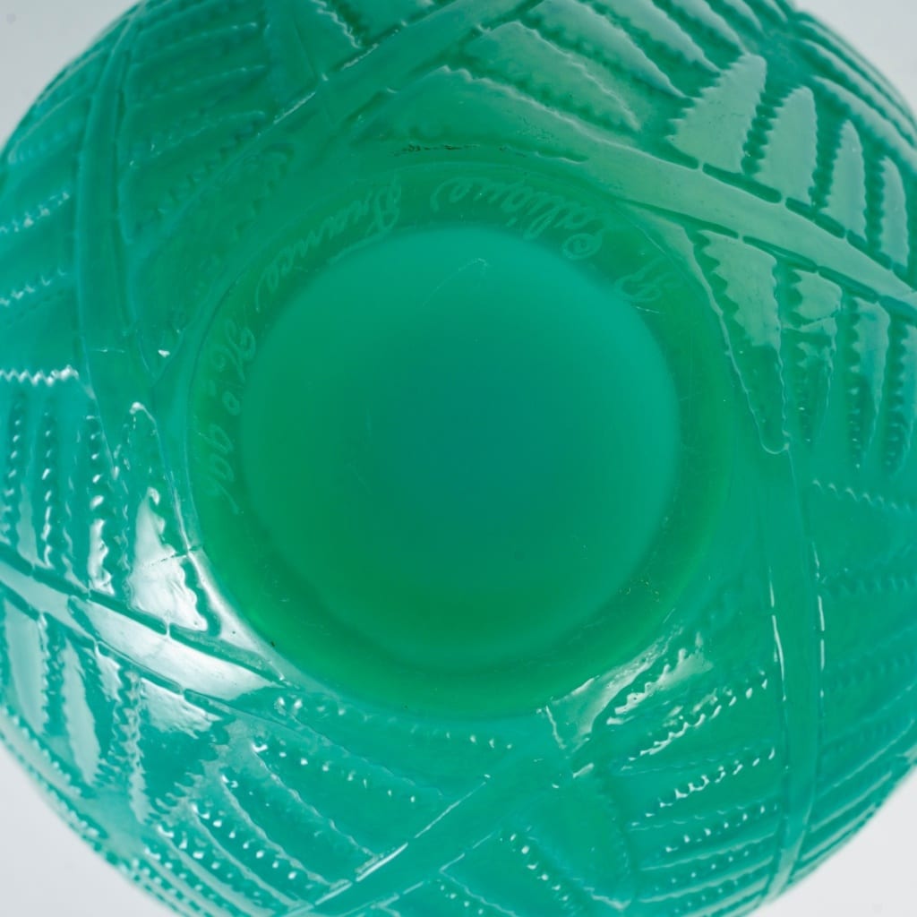 Vase « Espalion » verre vert jade de René LALIQUE | Biron 