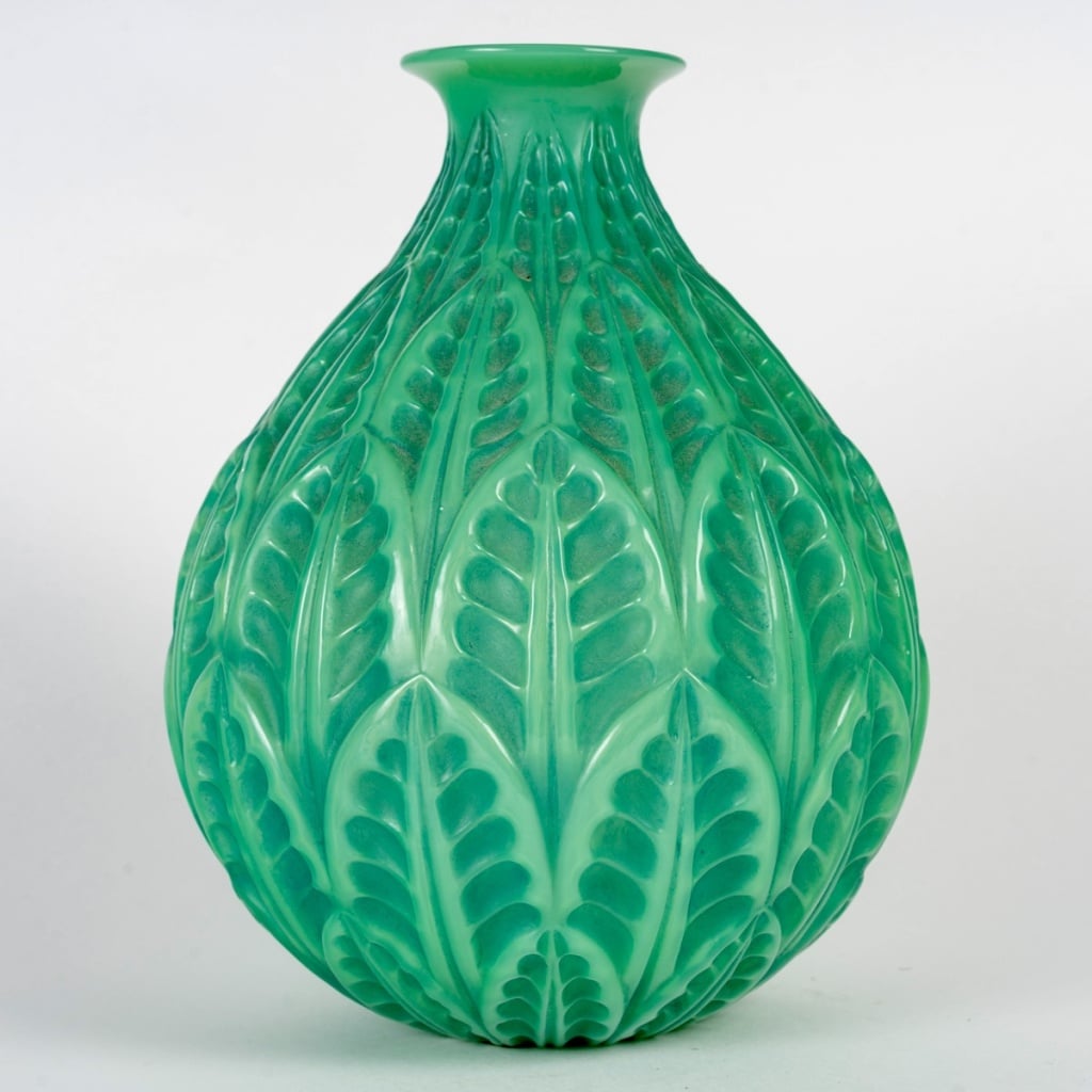 Vase « Malesherbes » verre vert jade patiné vert de René LALIQUE | Biron 