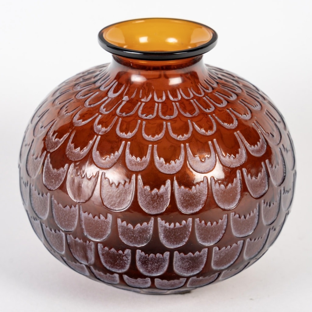 Vase « Grenade » verre rouge ambré patiné blanc de René LALIQUE | Biron 