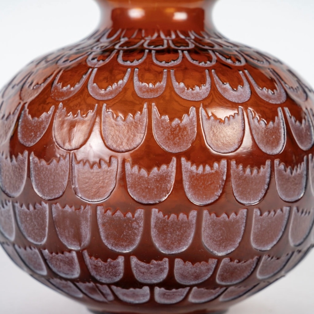 Vase « Grenade » verre rouge ambré patiné blanc de René LALIQUE | Biron 
