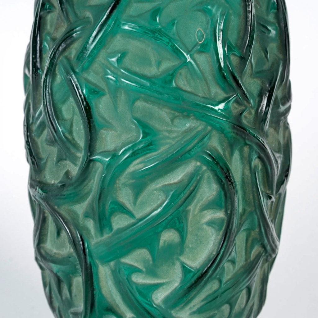 Vase « Ronces » verre vert émeraude patiné blanc de René LALIQUE | Biron 
