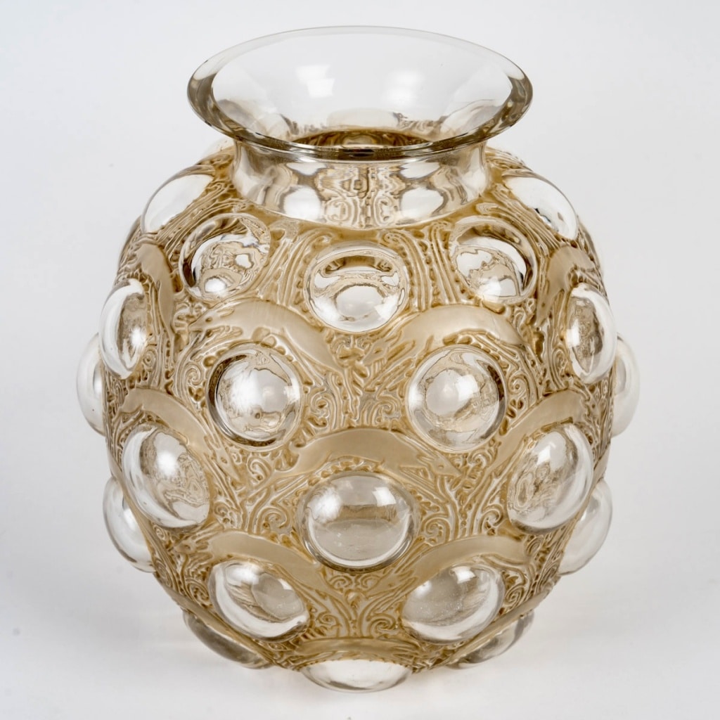 Vase "Antilopes" verre blanc patiné sépia de René LALIQUE 