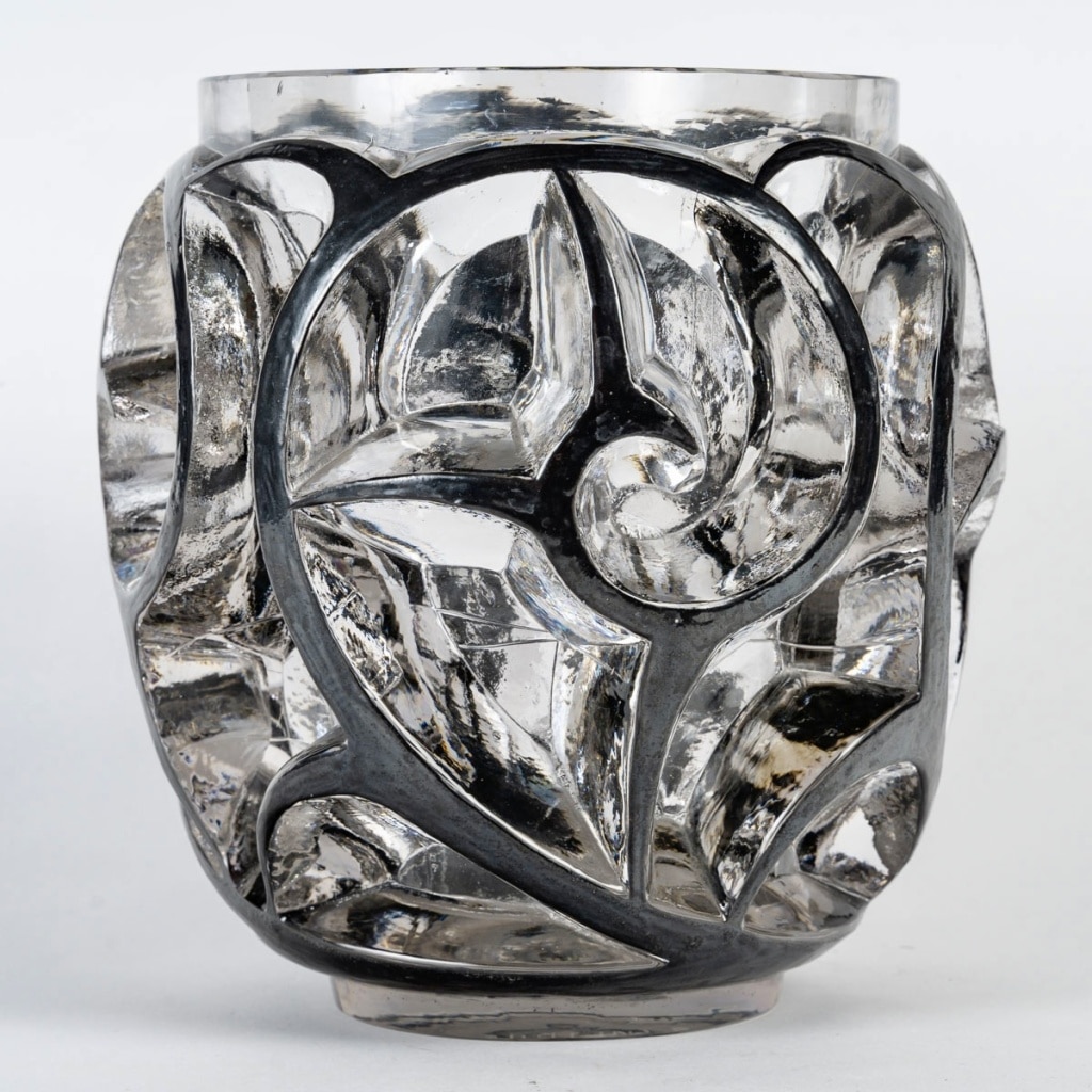 Vase « Tourbillons » verre blanc émaillé noir de René LALIQUE | Biron 