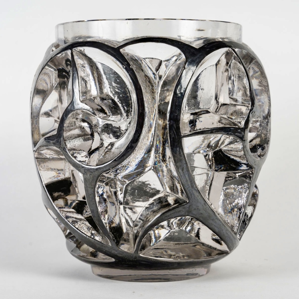 Vase « Tourbillons » verre blanc émaillé noir de René LALIQUE | Biron 