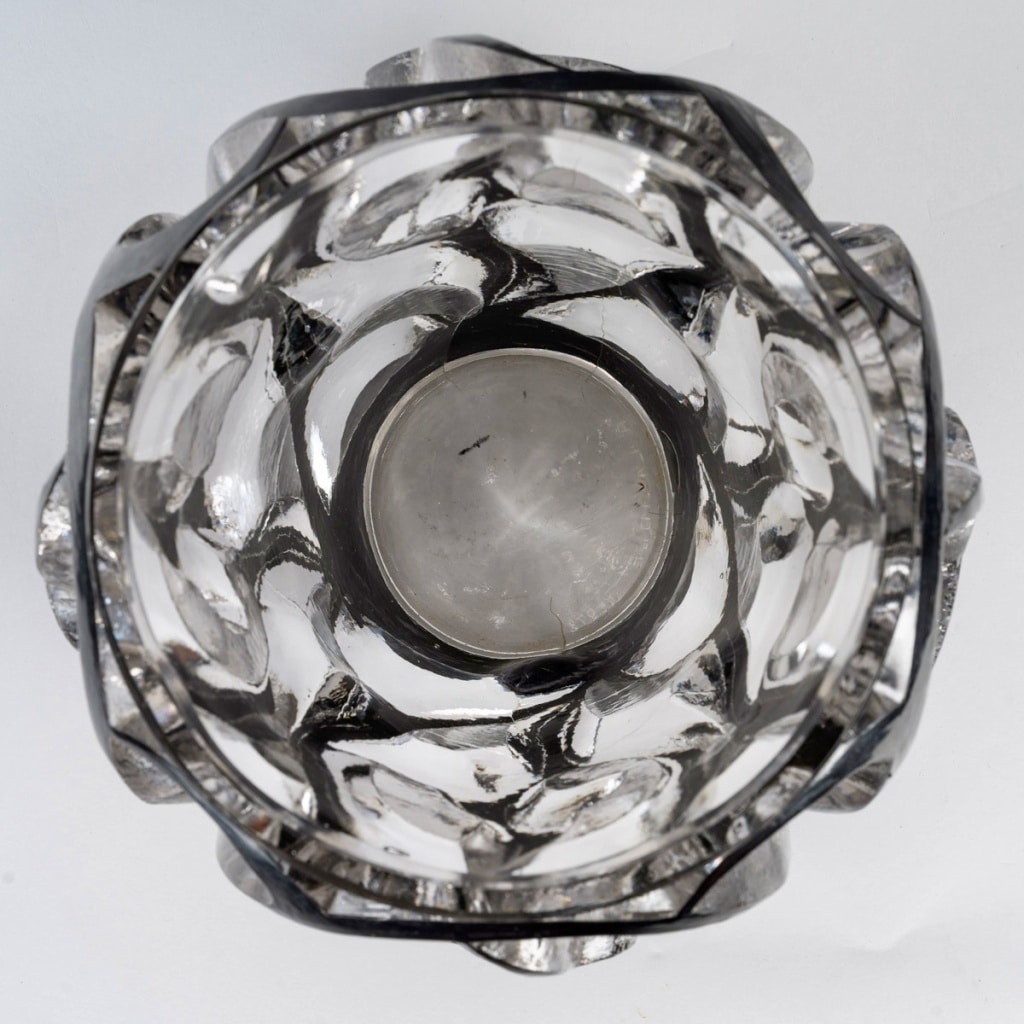 Vase « Tourbillons » verre blanc émaillé noir de René LALIQUE | Biron 