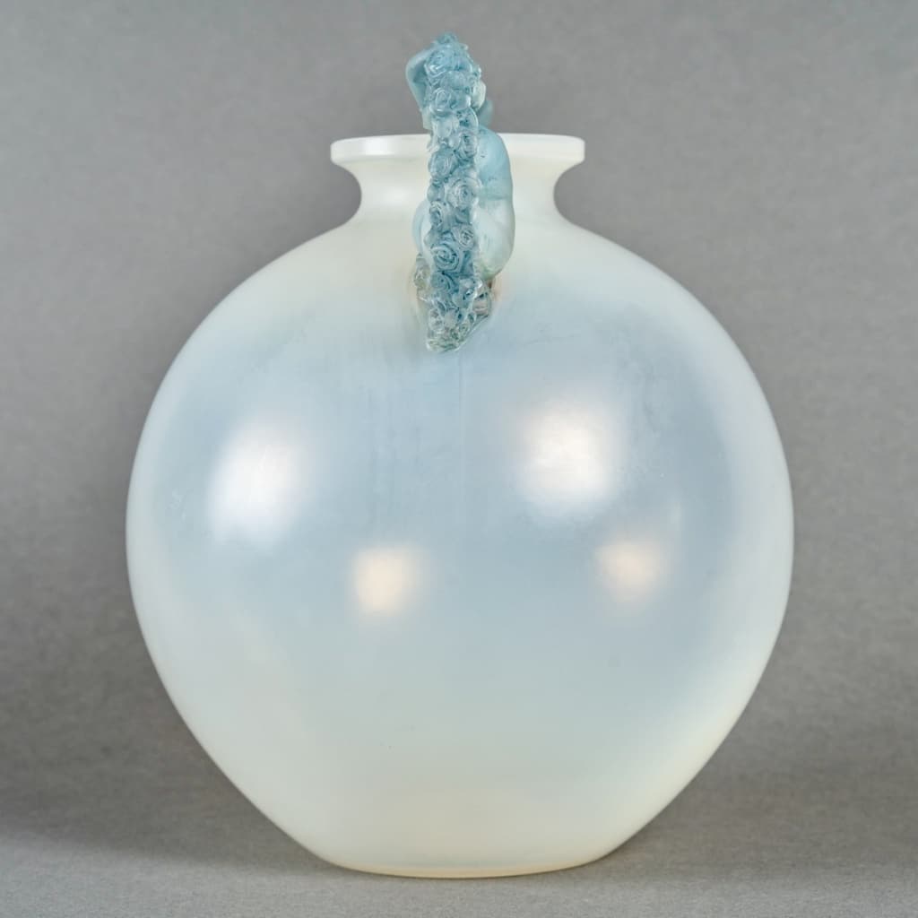 Vase "Ronsard" verre opalescent patiné bleu de René LALIQUE 
