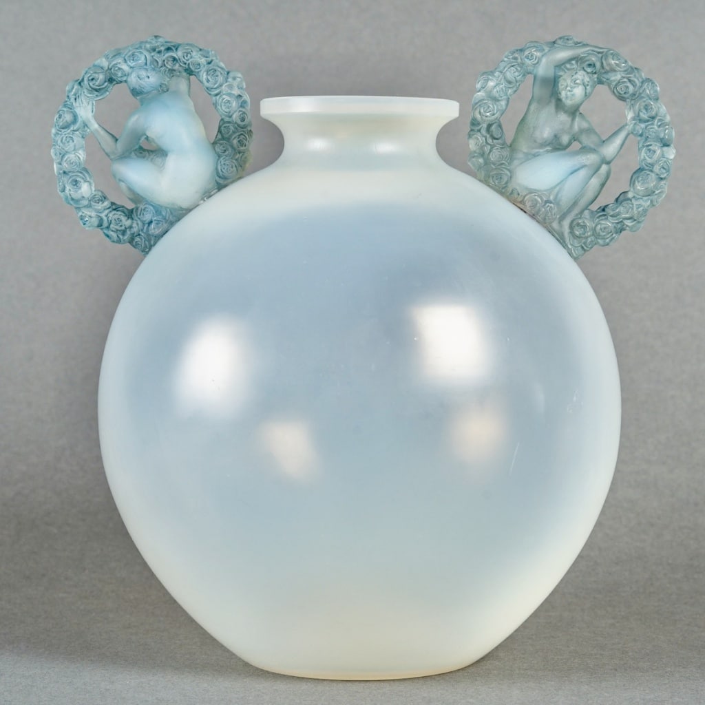 Vase "Ronsard" verre opalescent patiné bleu de René LALIQUE 