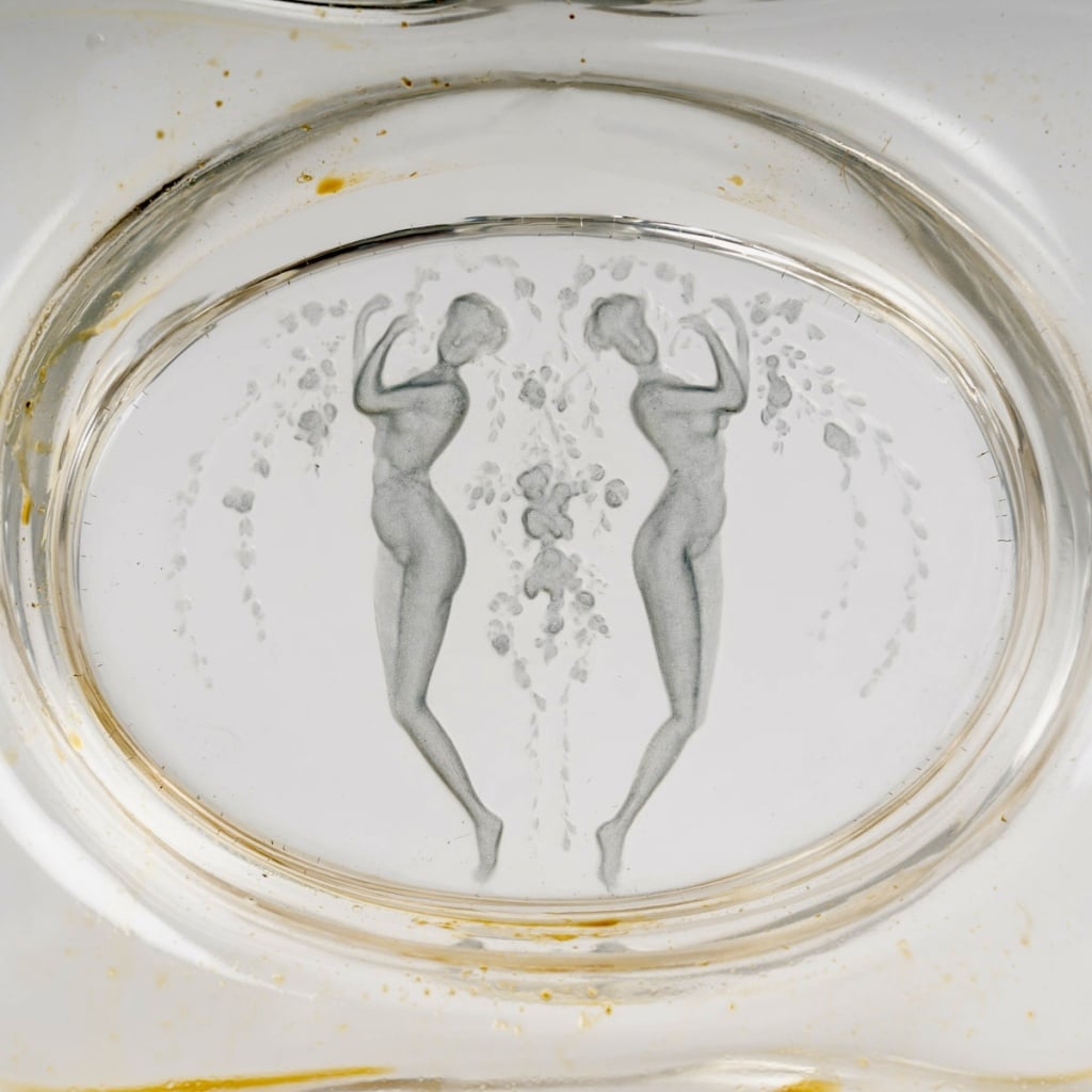 Flacon « Deux Figurines Bouchon Figurines » verre blanc patiné bleu de René LALIQUE | Biron 