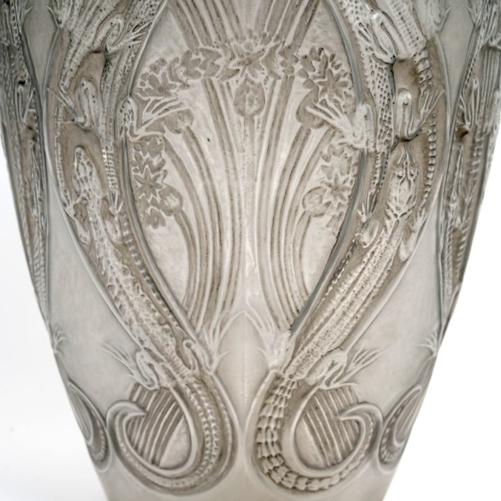 Vase « Lézards et Bluets » verre blanc patiné sépia de René LALIQUE | Biron 