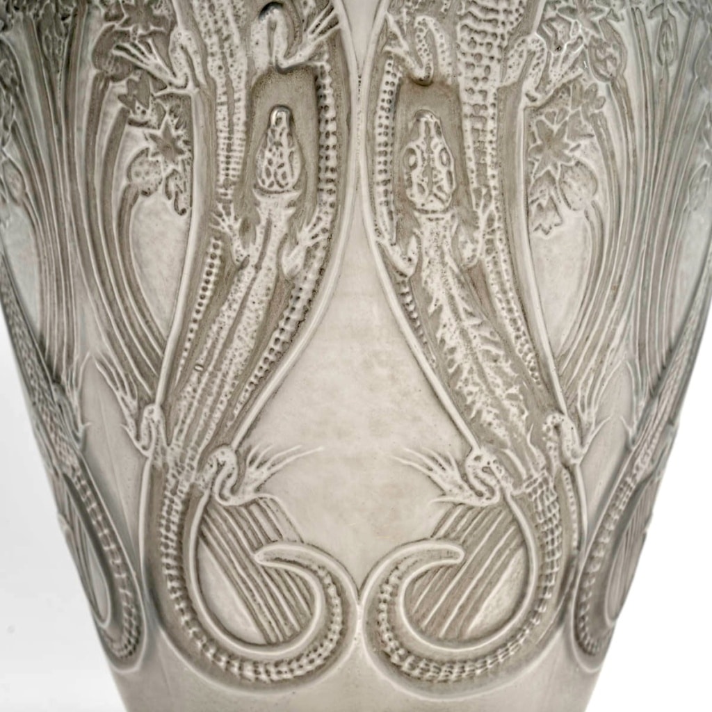 Vase « Lézards et Bluets » verre blanc patiné sépia de René LALIQUE | Biron 