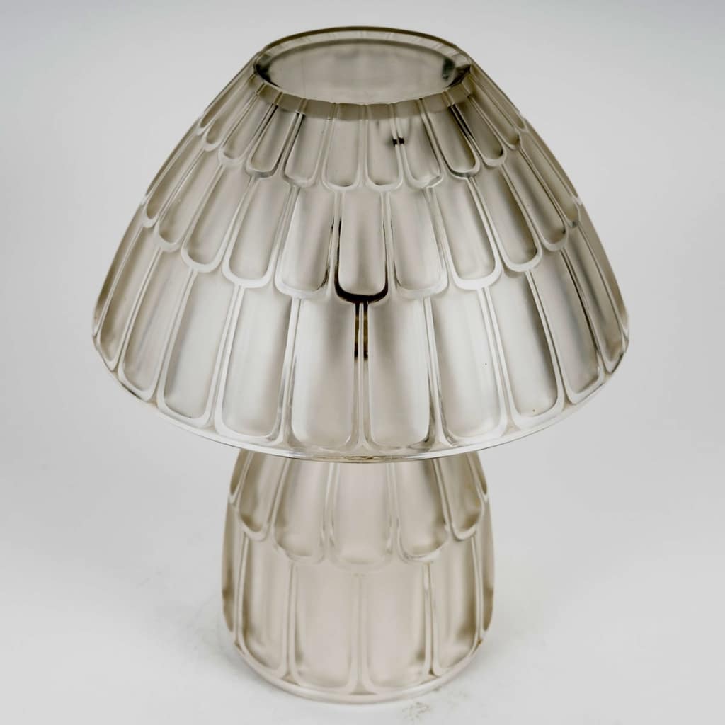 Lampe « Saint Nabor » verre blanc de René LALIQUE | Biron 