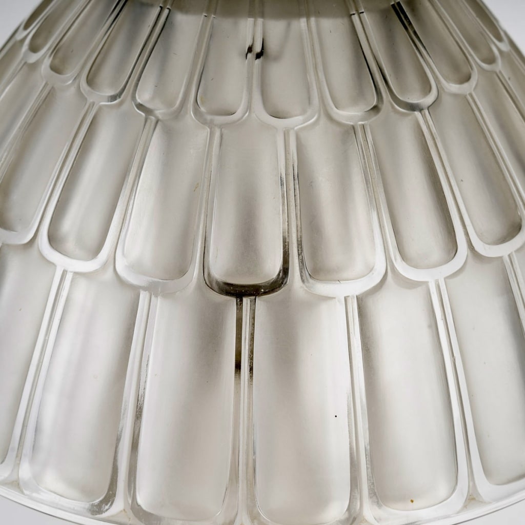 Lampe « Saint Nabor » verre blanc de René LALIQUE | Biron 