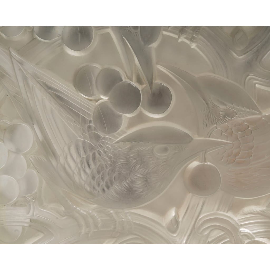 RENE LALIQUE PANNEAU DECORATIF ‘MERLES ET RAISINS’, MODELE CREE en 1928 | Biron 