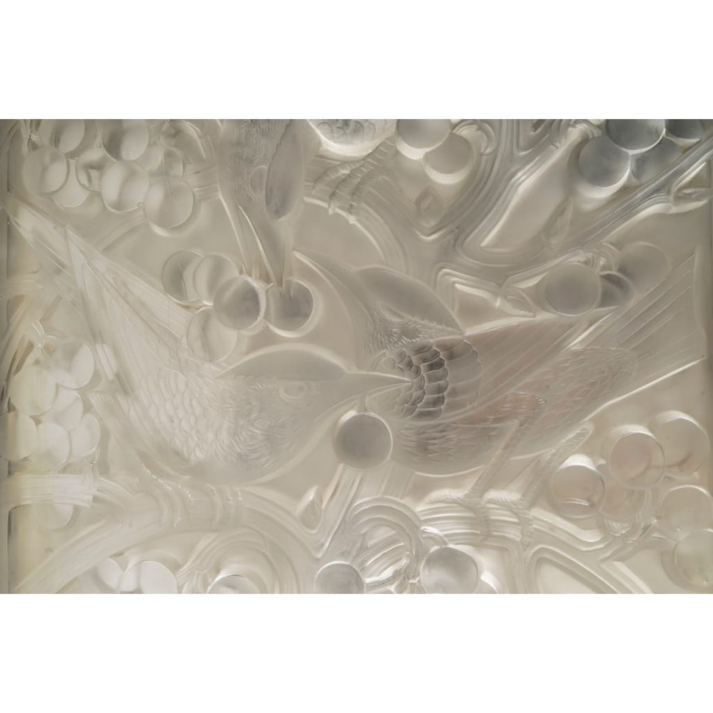 RENE LALIQUE PANNEAU DECORATIF ‘MERLES ET RAISINS’, MODELE CREE en 1928 | Biron 