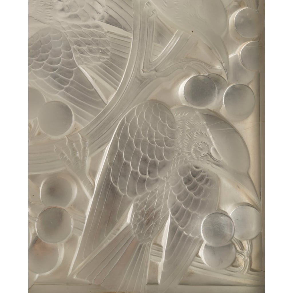RENE LALIQUE PANNEAU DECORATIF ‘MERLES ET RAISINS’, MODELE CREE en 1928 | Biron 
