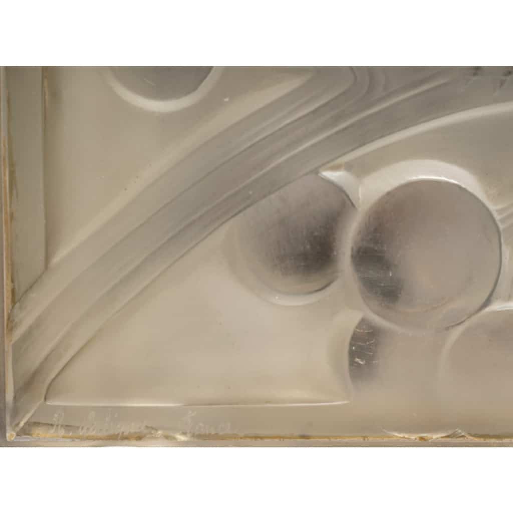 RENE LALIQUE PANNEAU DECORATIF ‘MERLES ET RAISINS’, MODELE CREE en 1928 | Biron 