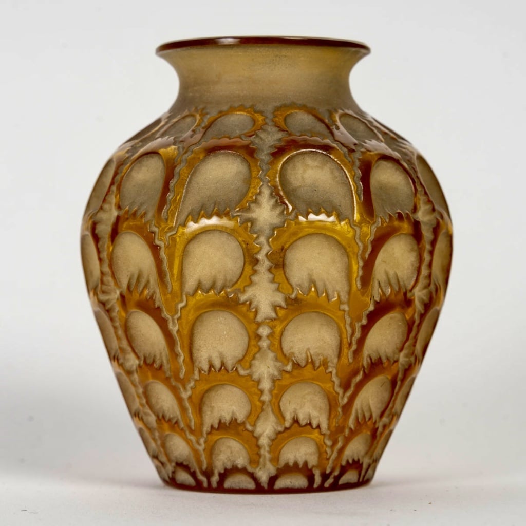Vase "Laiterons" verre jaune ambré patiné sépia de René LALIQUE 