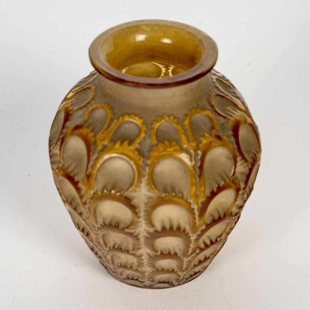 Vase "Laiterons" verre jaune ambré patiné sépia de René LALIQUE 