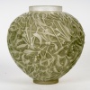 Vase "Gui" verre blanc patiné vert de René LALIQUE 