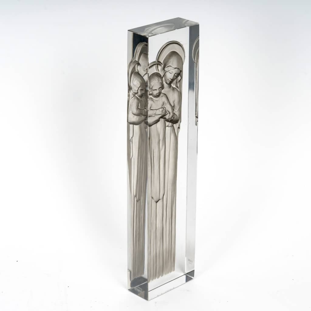 Statuette « Vierge à l’Enfant » verre blanc patiné gris de René LALIQUE | Biron 
