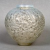 Vase "Gui" verre opalescent patiné gris de René LALIQUE 