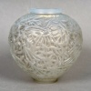Vase "Gui" verre opalescent patiné gris de René LALIQUE 