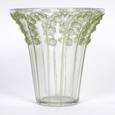 Vase "Muguet" verre blanc patiné vert de René LALIQUE
