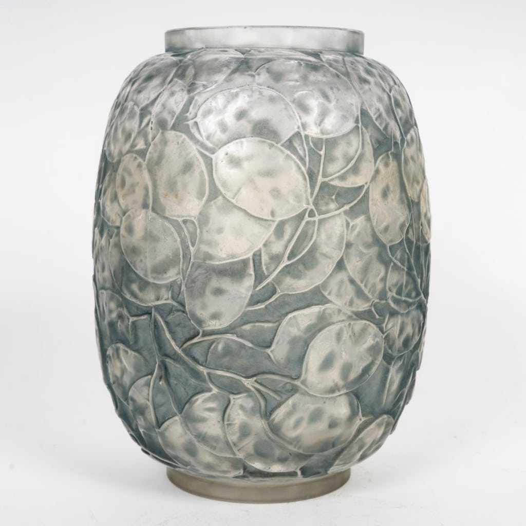 Vase « Monnaie Du Pape » verre blanc patiné bleu de René LALIQUE | Biron 