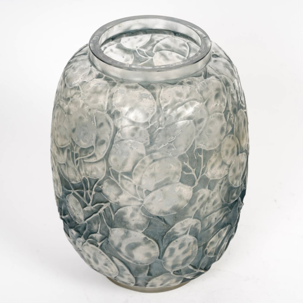 Vase « Monnaie Du Pape » verre blanc patiné bleu de René LALIQUE | Biron 